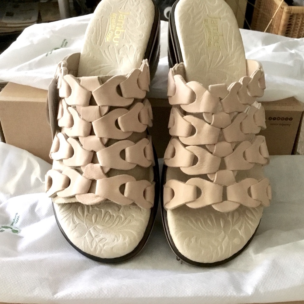 NOT FOR SALE. NIB Jambu 7M Nude Sandal Wedge “Romance” So Comfy